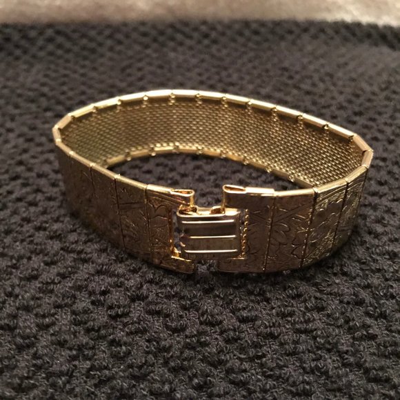 Vintage Victorian Floral Etched Panel Bracelet - Picture 6 of 8